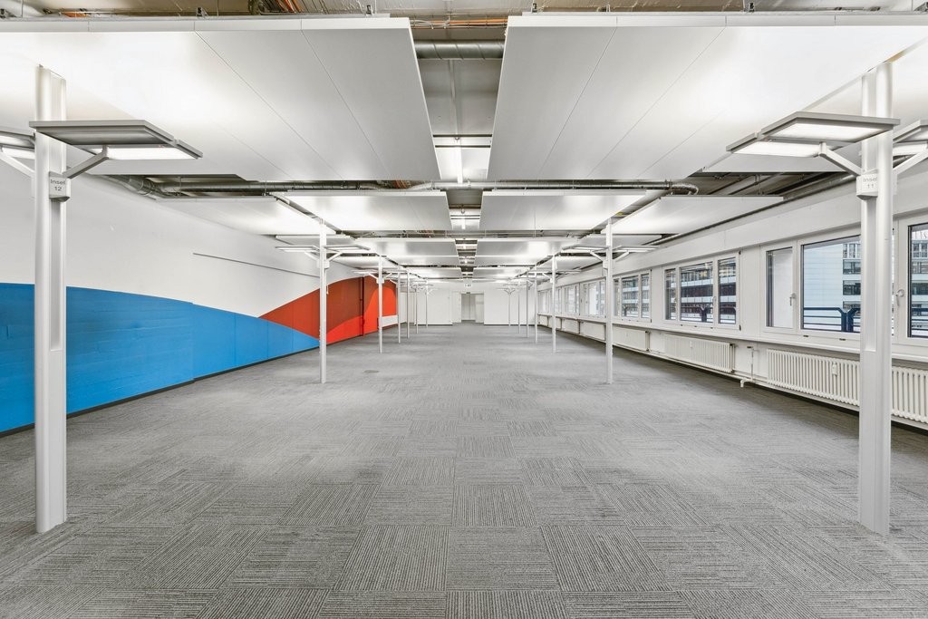516m² office
