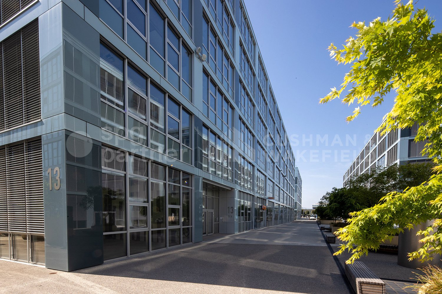 800m² commerciale