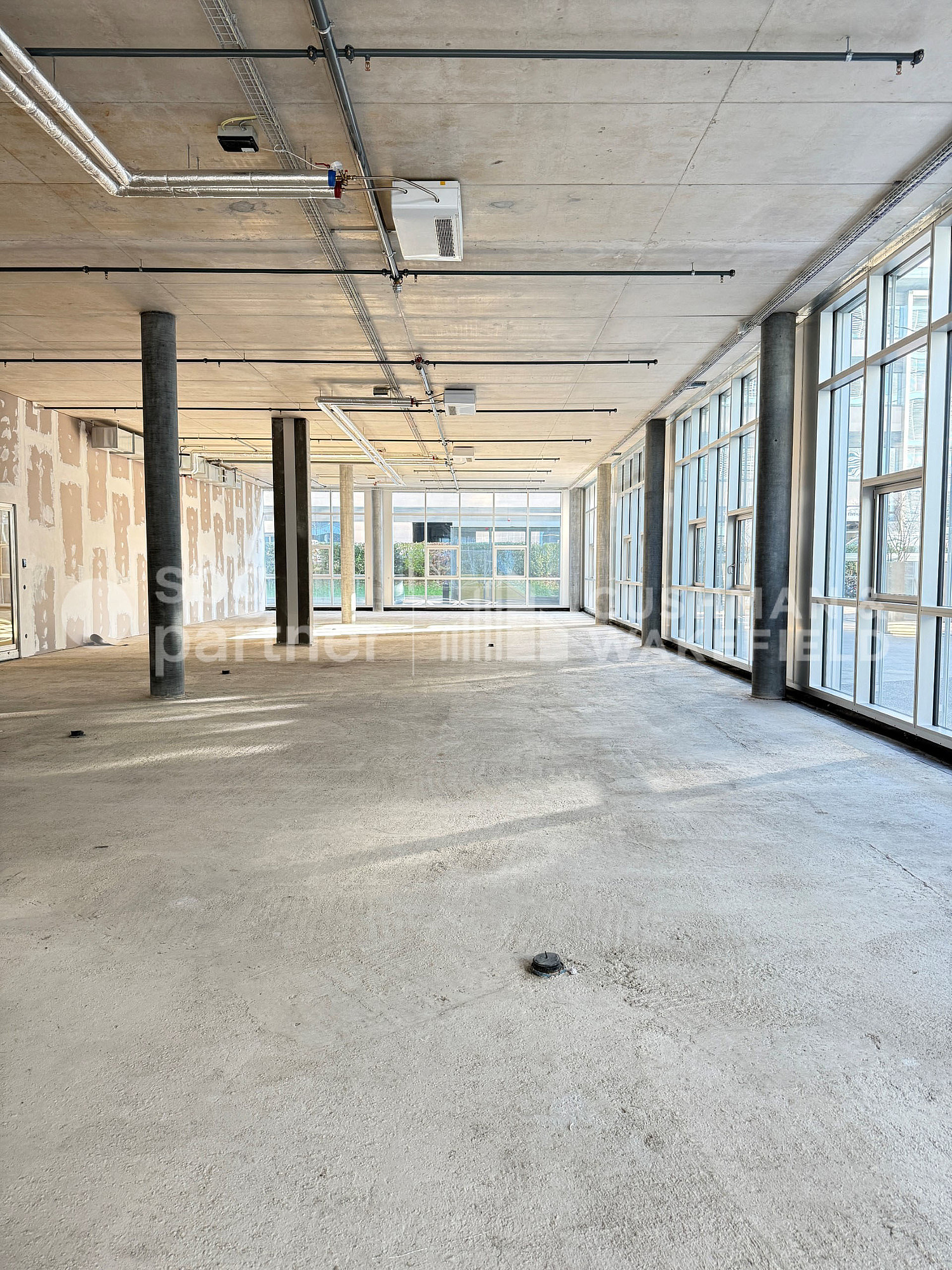 800m² commerciale