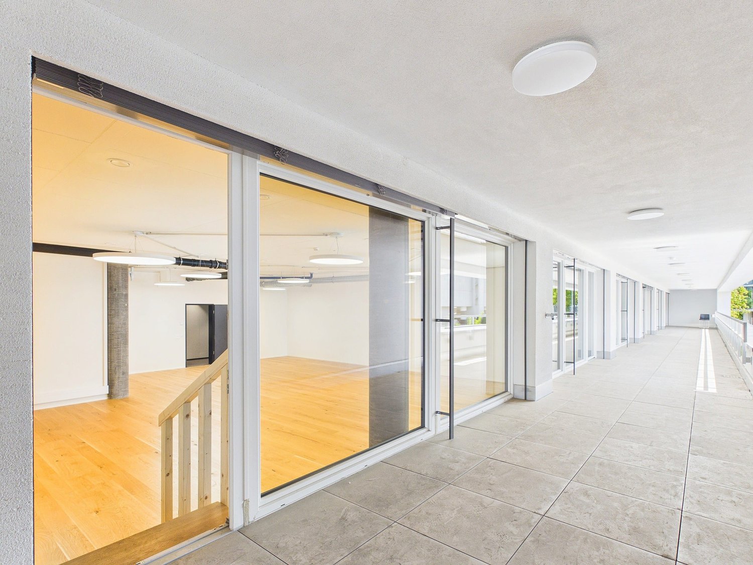 105m² commercial