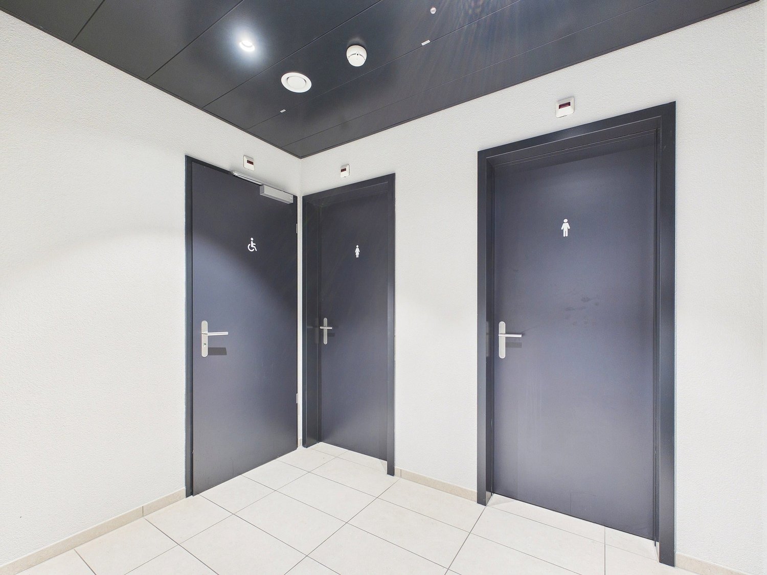 105m² commercial