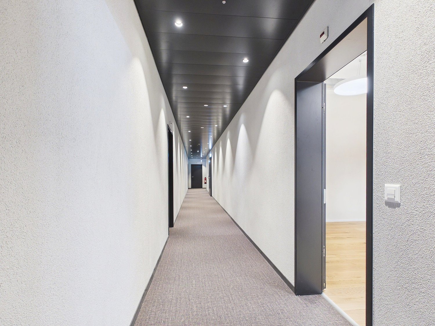 105m² commercial