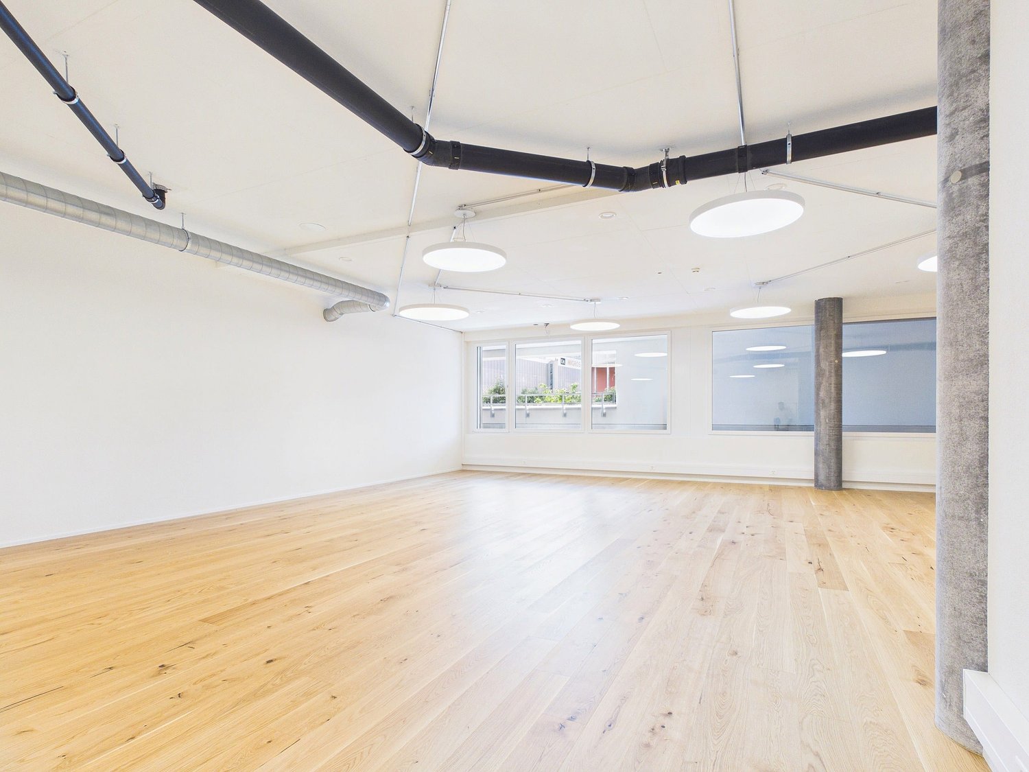 105m² commercial