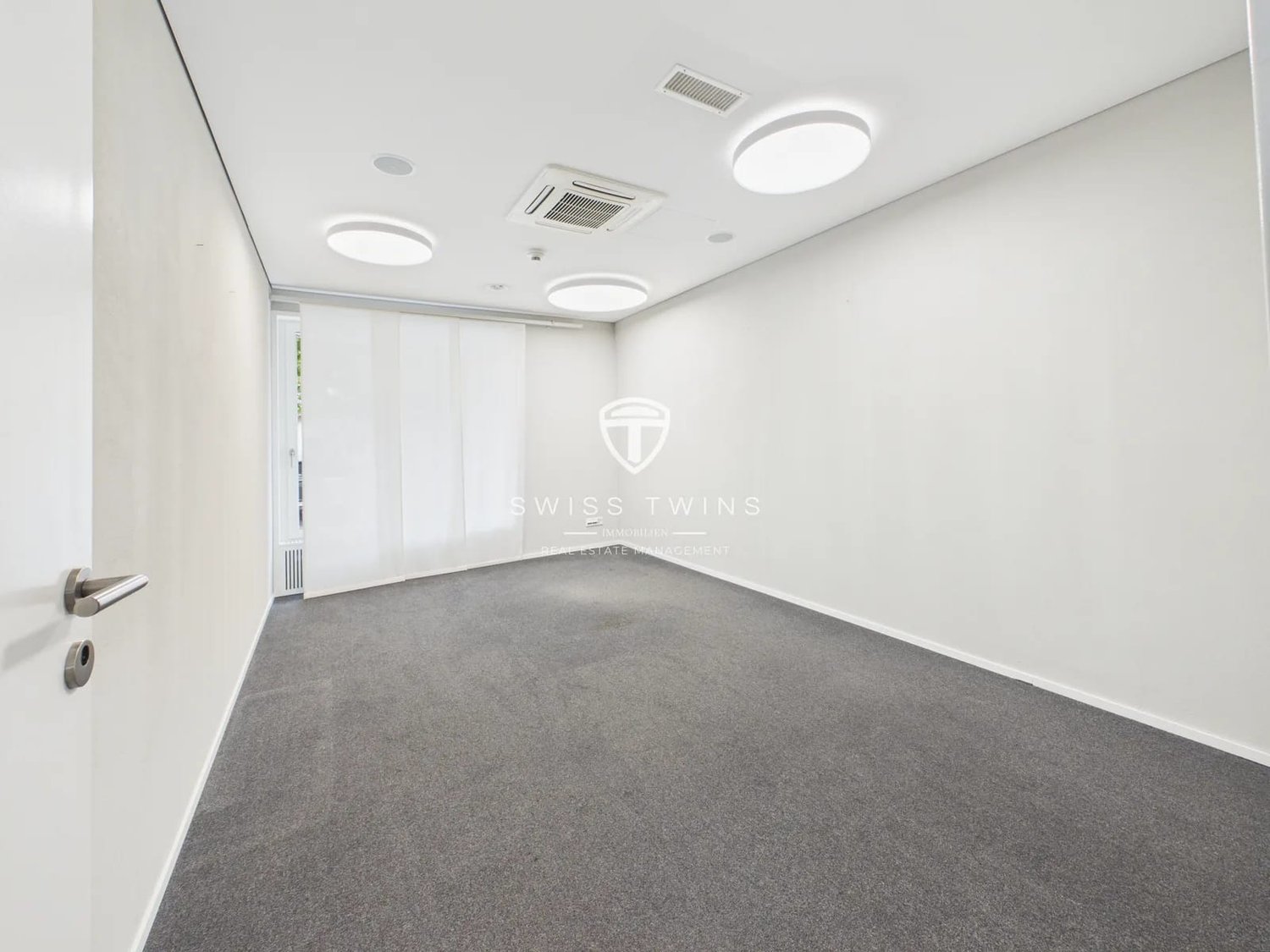 240m² commercial