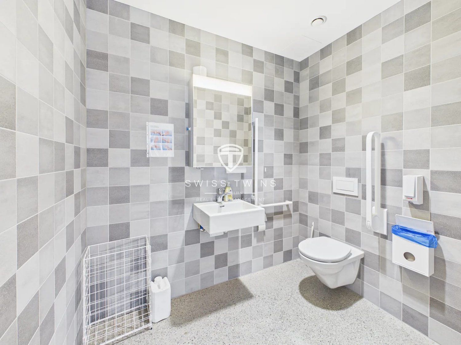 240m² commercial