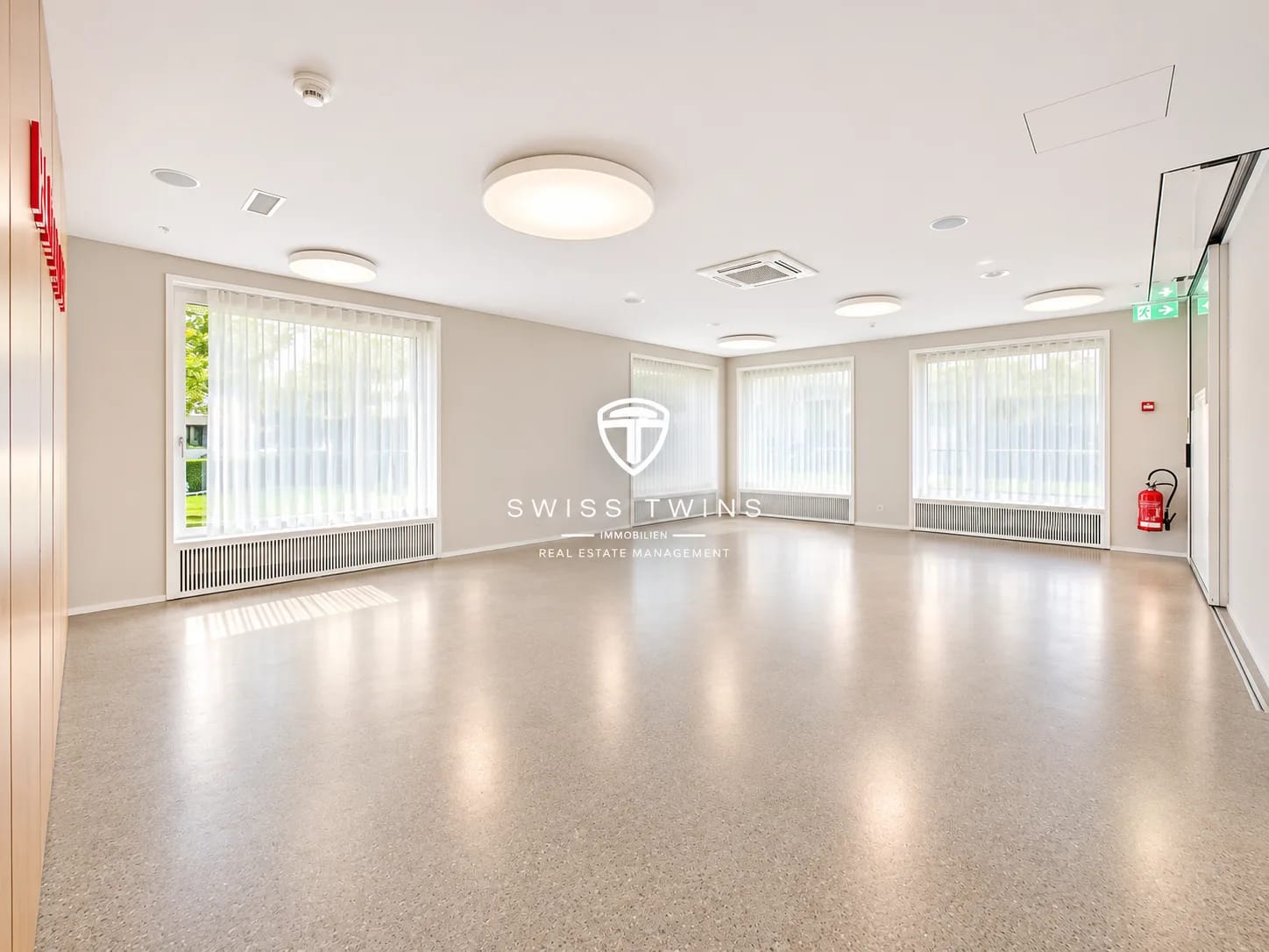 240m² commercial