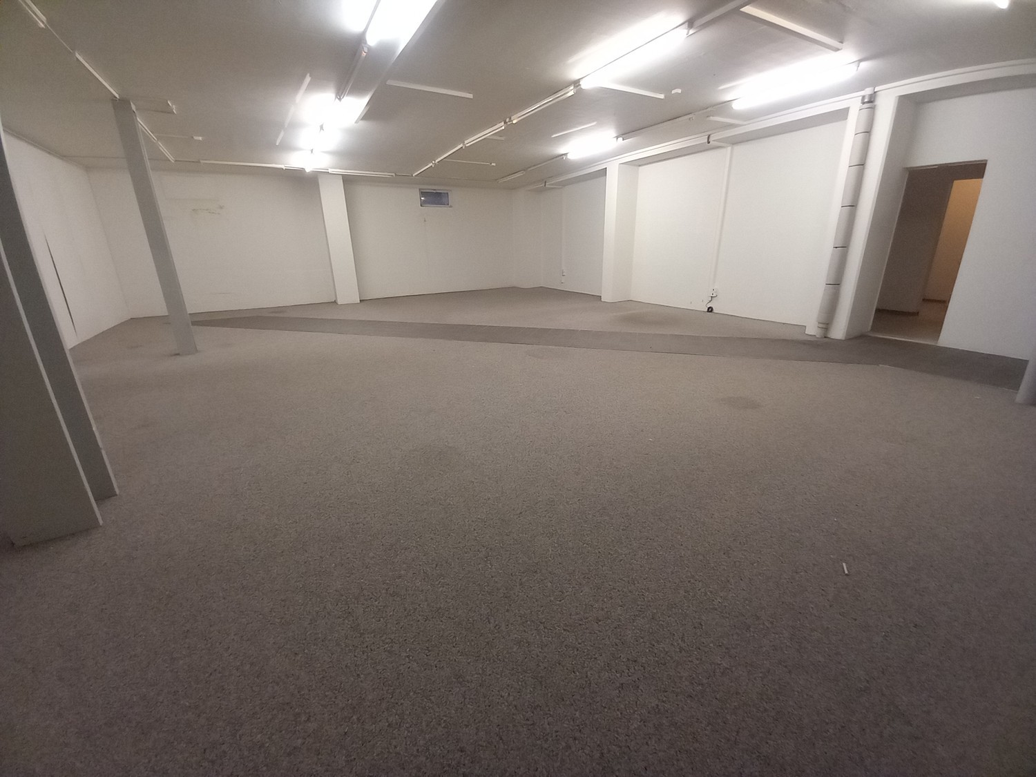 188m² shop, Foto 4 von 6