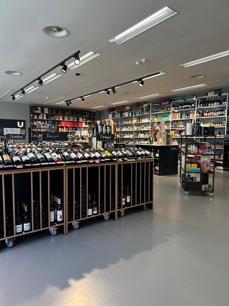 180m² shop, photo 3 of 7