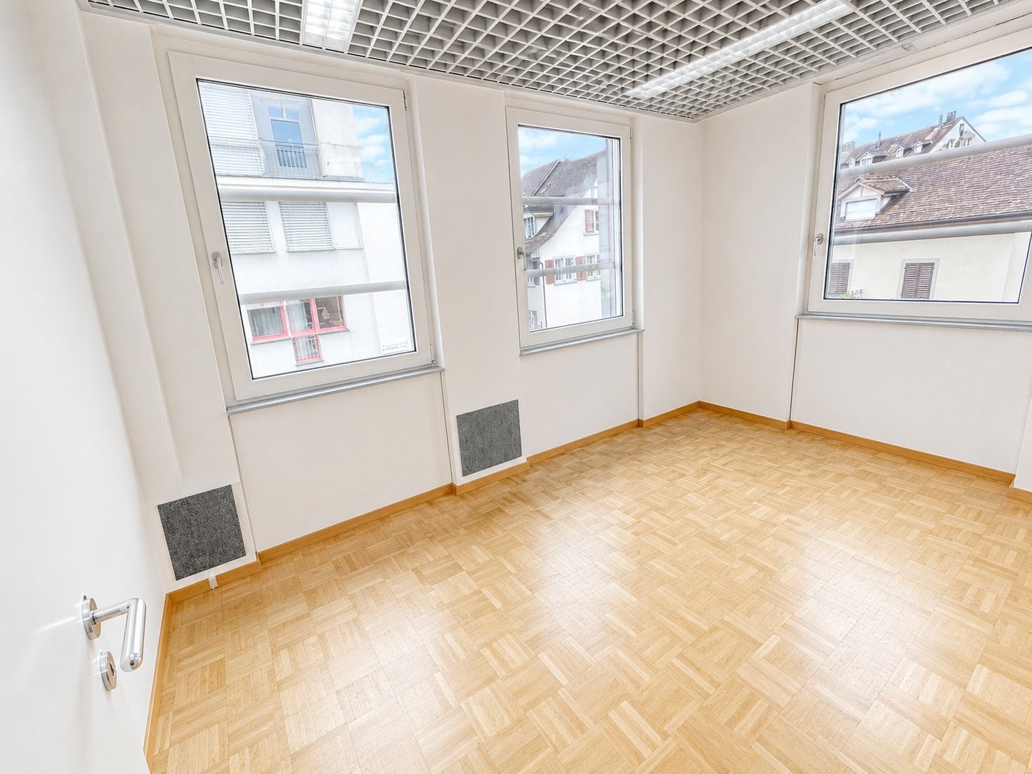 135m² office