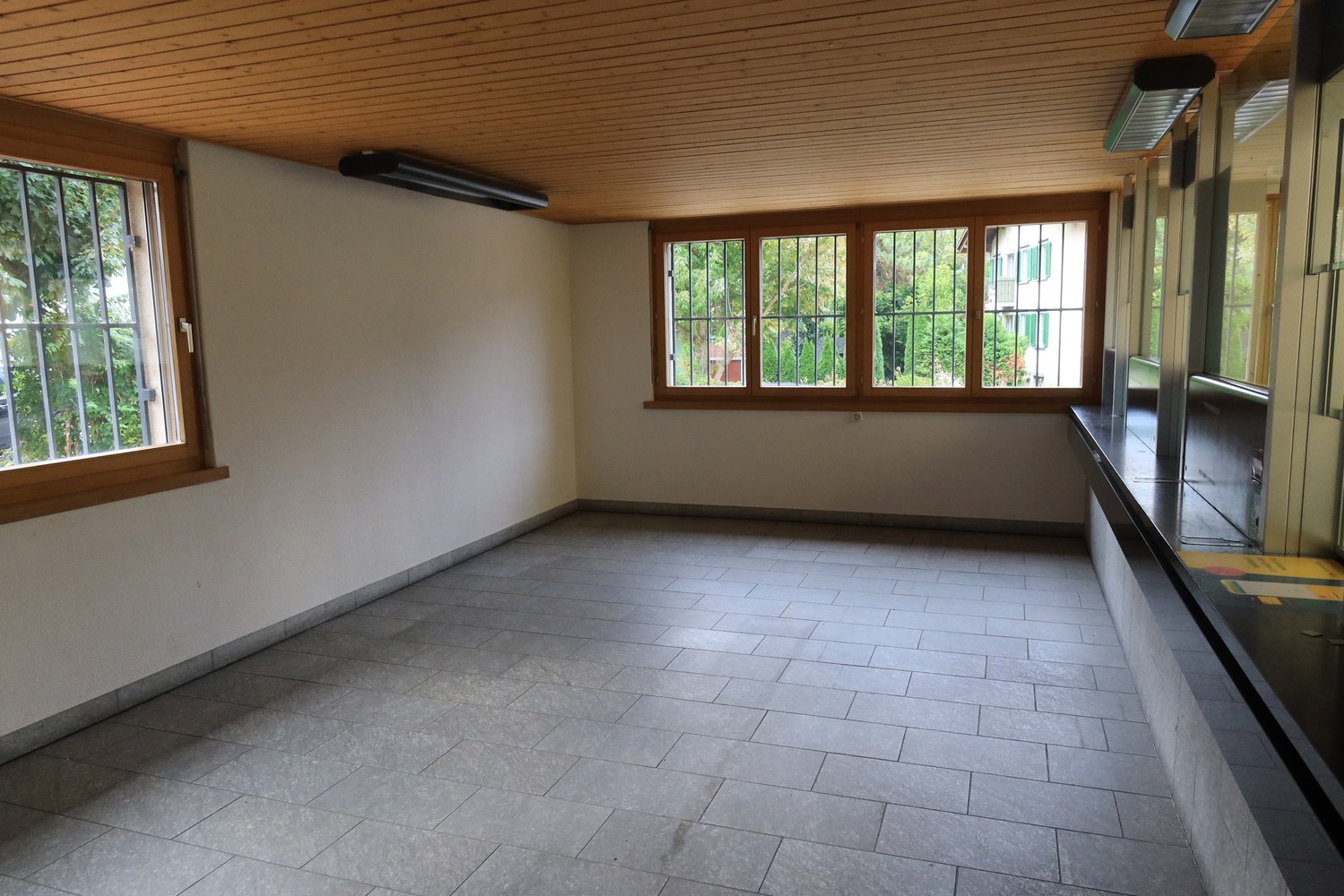 341m² commercial