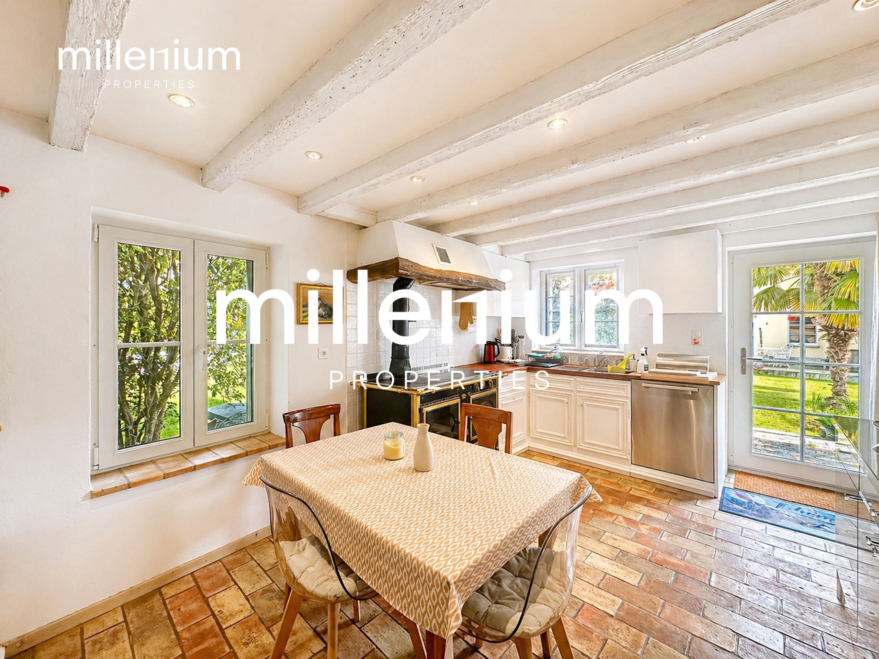 6 rooms furnished flat