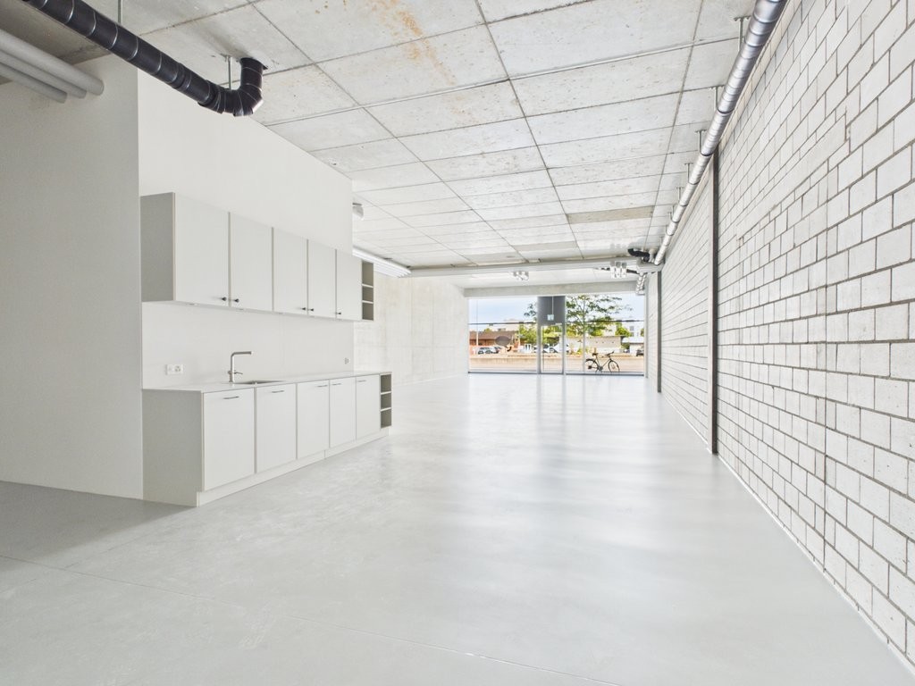 565m² shop, Foto 2 von 10