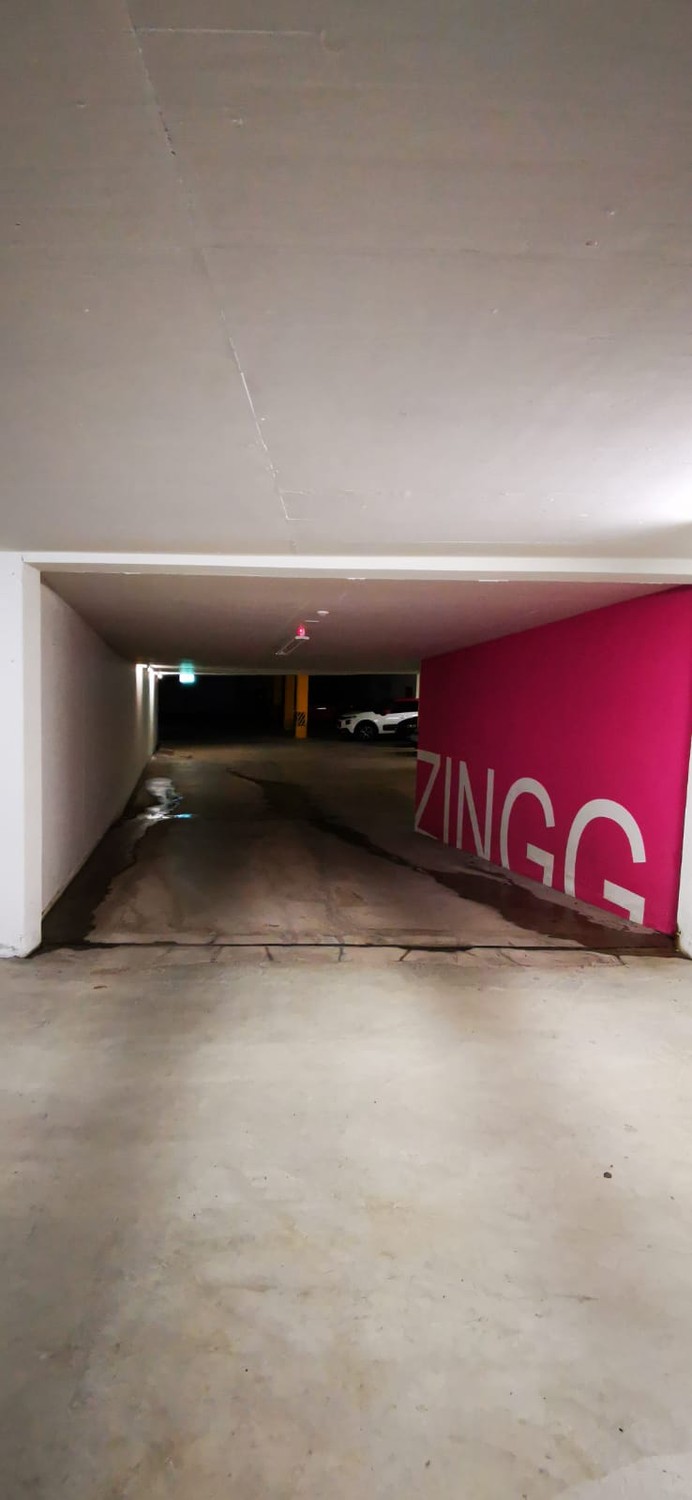 Underground slot, Foto 1 von 2