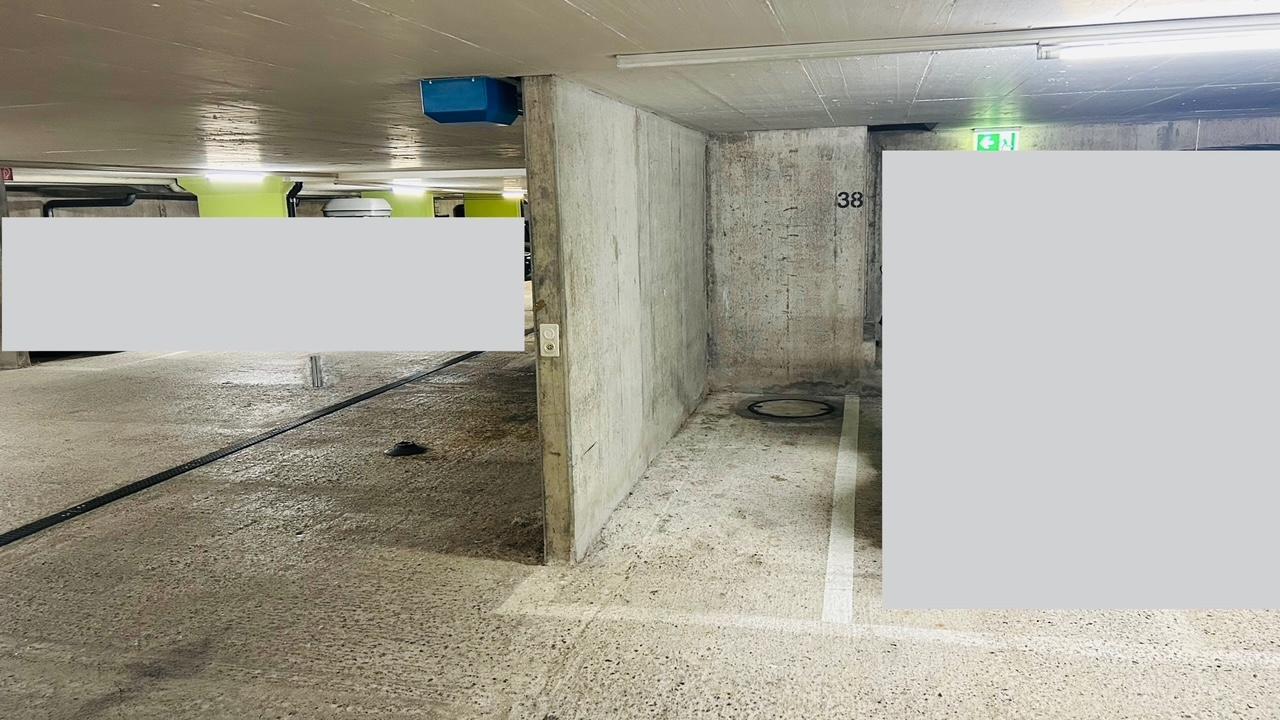 Covered bike parking, Foto 1 von 2