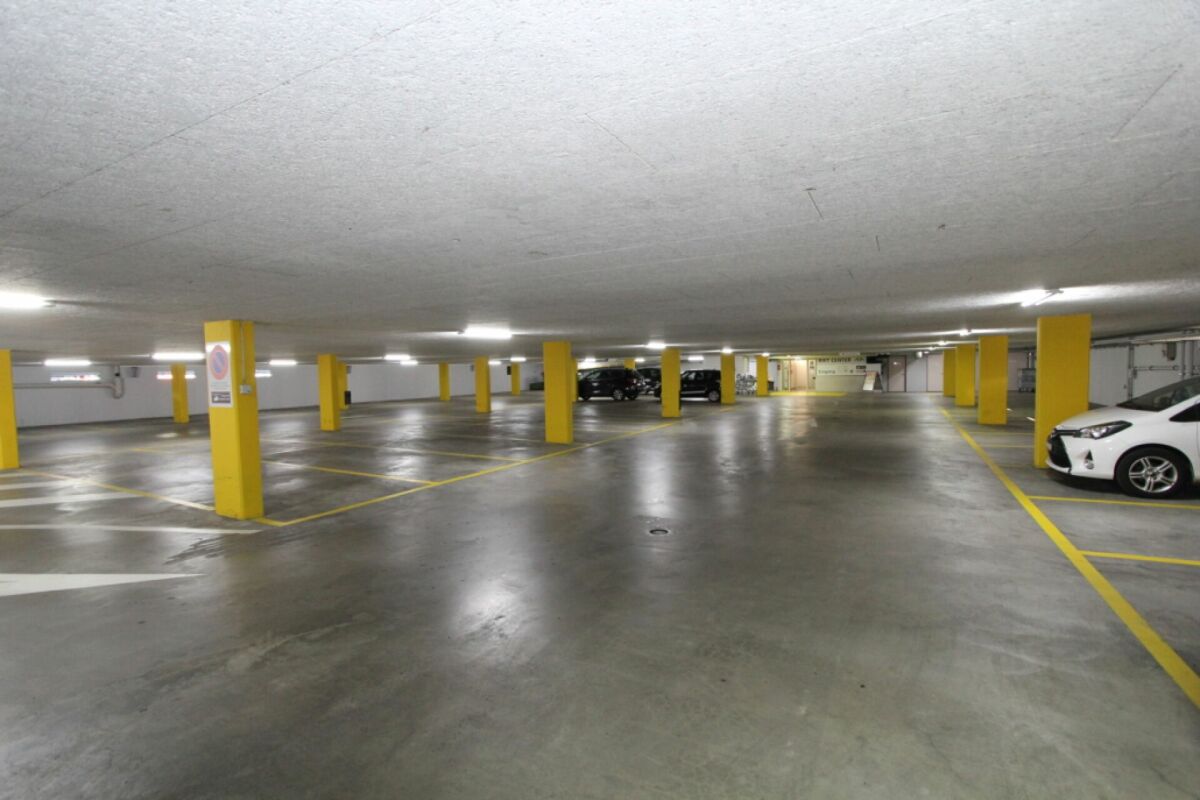 220m² storage room