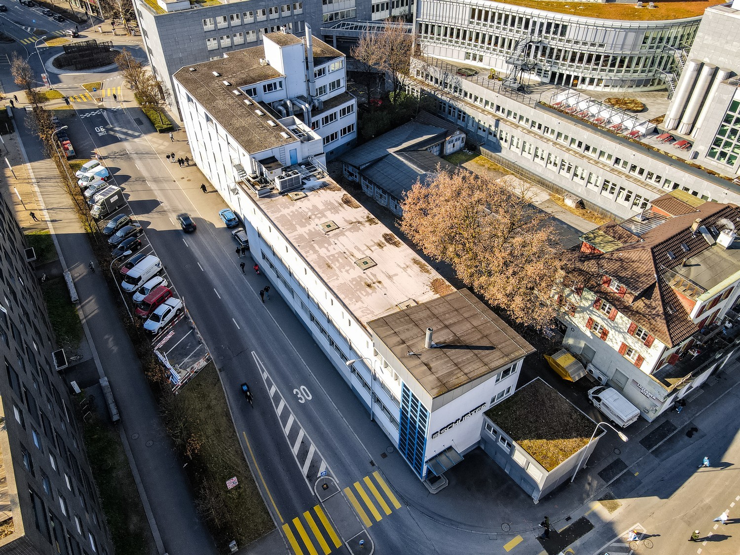 1030m² commercial