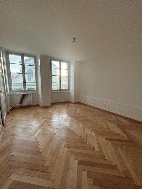 4 ½ Zimmer-Wohnung","description":"Per sofort verfügbar! 
  
Dieses an privilegierter Lage im Herzen von Fribourg gelegene Gebäude an der Rue de Morat 3 zeichnet sich durch seine unmittelbare Nähe zur Innenstadt, zu Geschäften, Dienstleistungen und öffentlichen Verkehrsmitteln sowie durch seine dyna