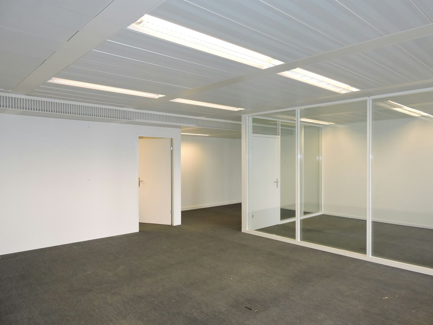 95m² office, photo 1 of 8