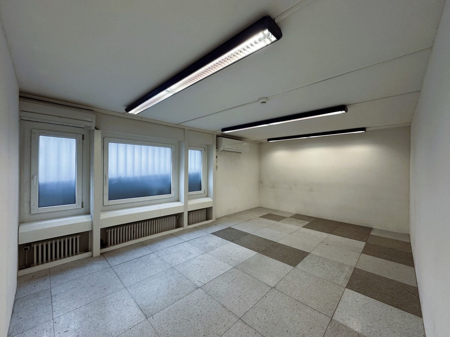 97m² commercial, Foto 2 von 10