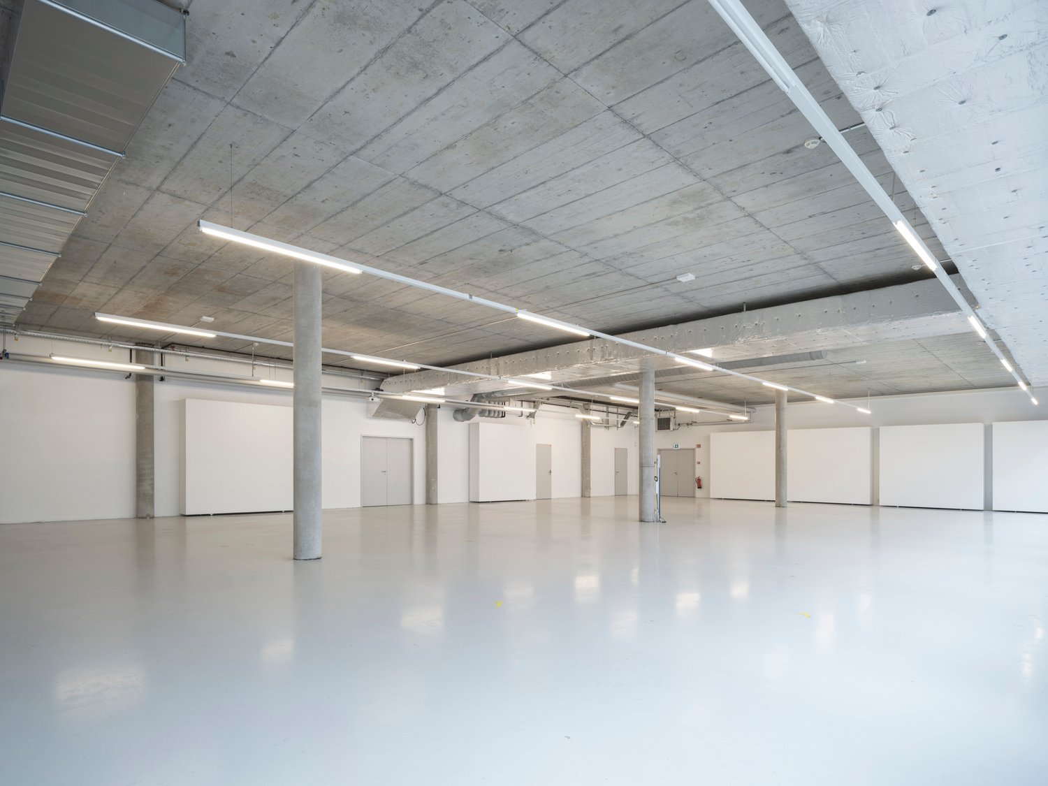 400m² Industrieobjekt, Foto 2 von 5
