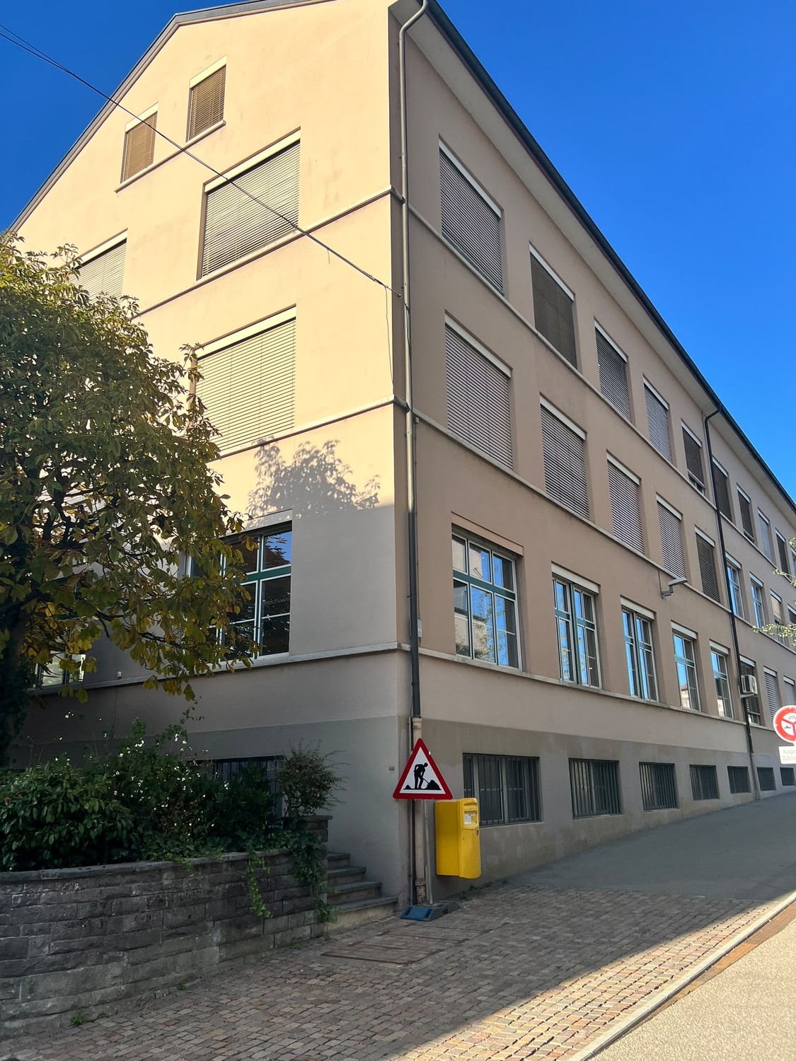 160m² commercial
