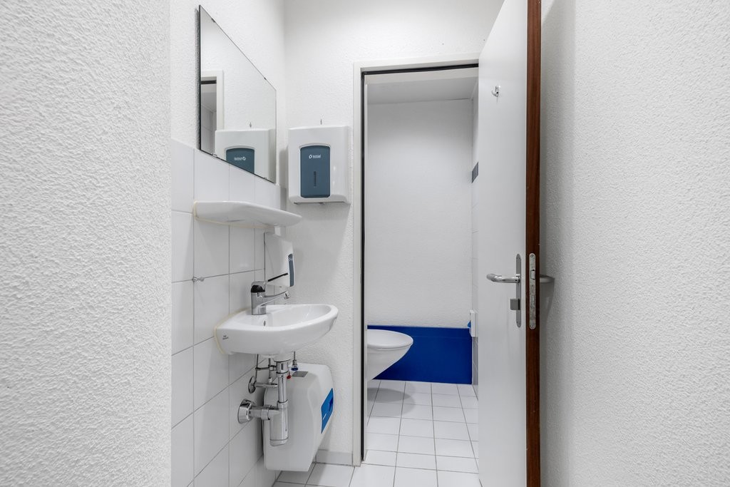 190m² office