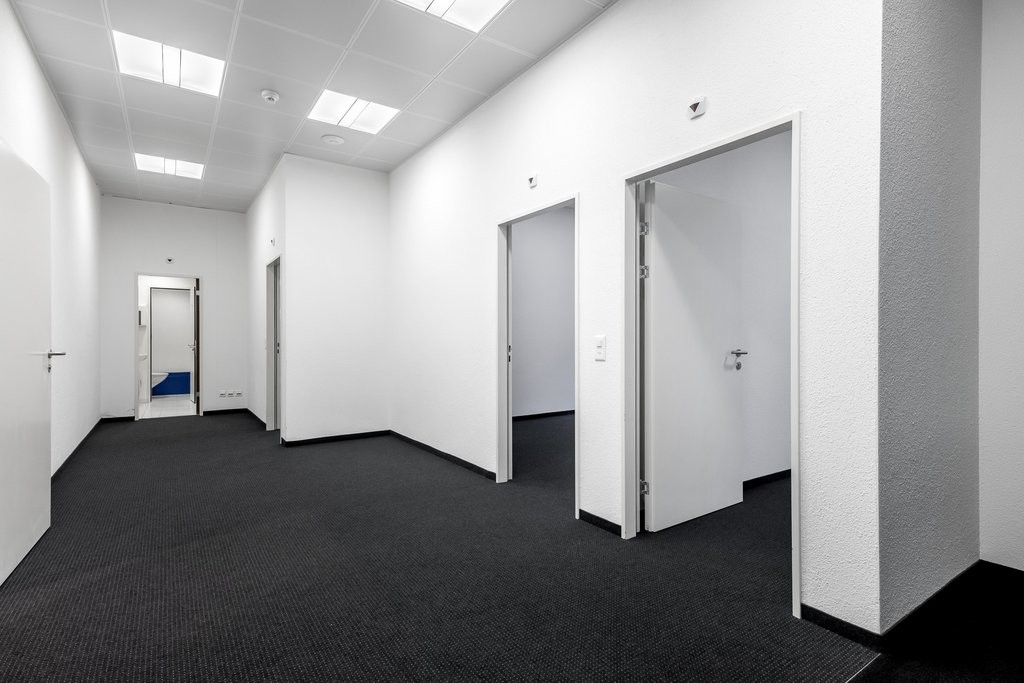 190m² office
