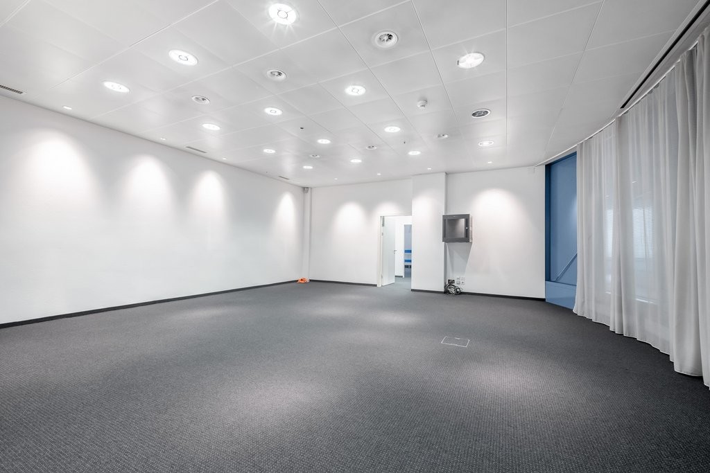 190m² office