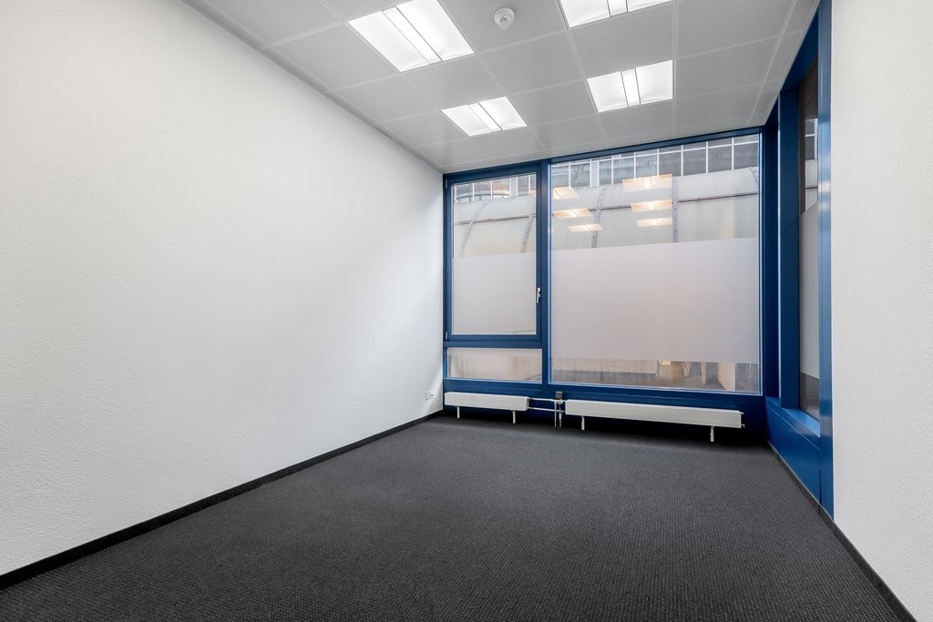 190m² office