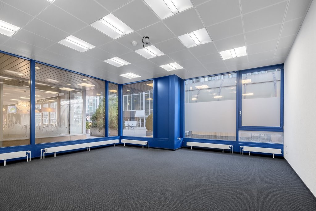 190m² office