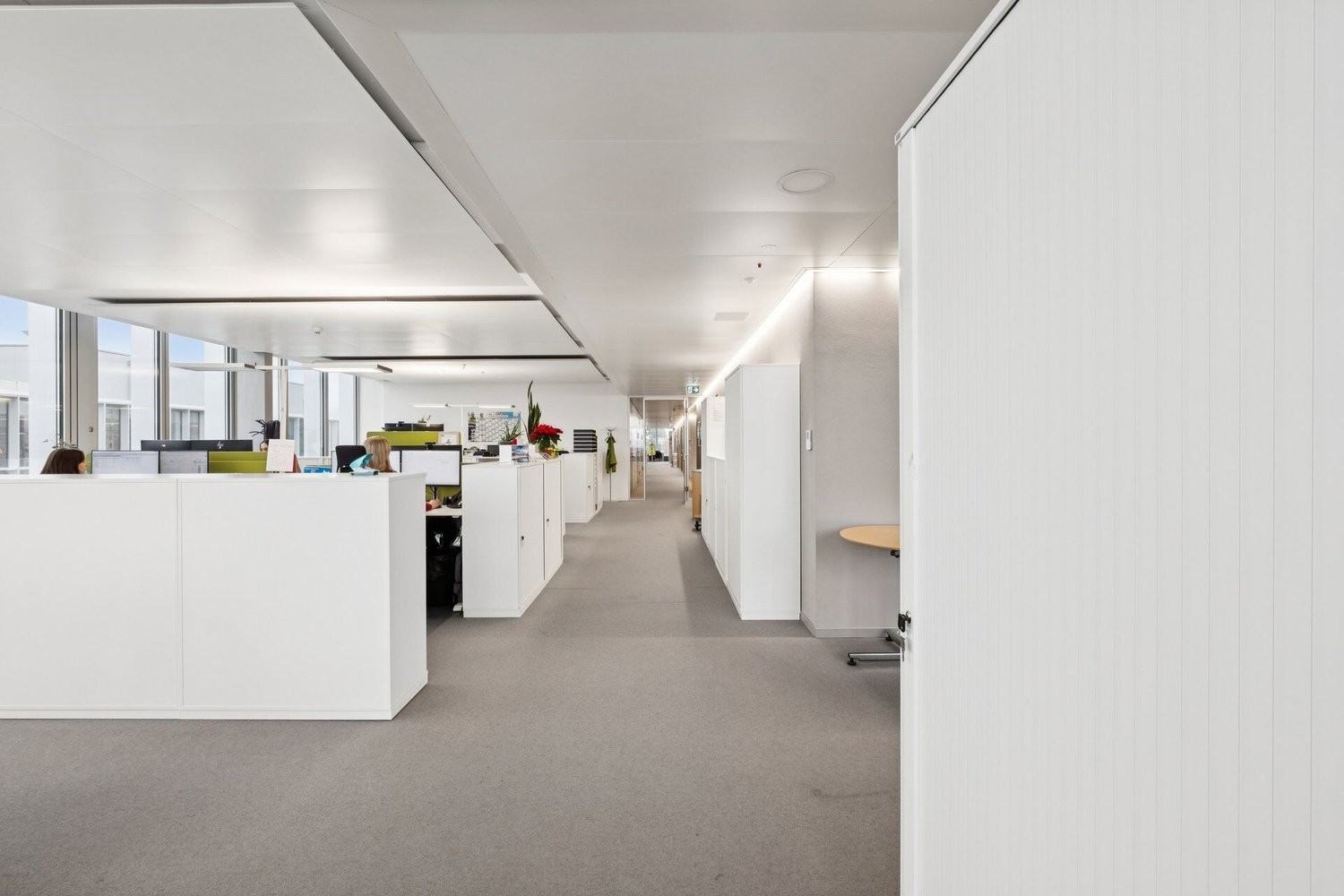 917m² office