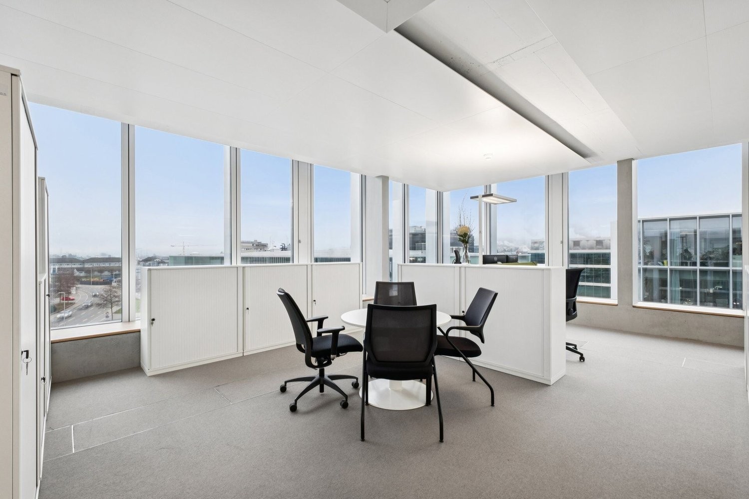 917m² office