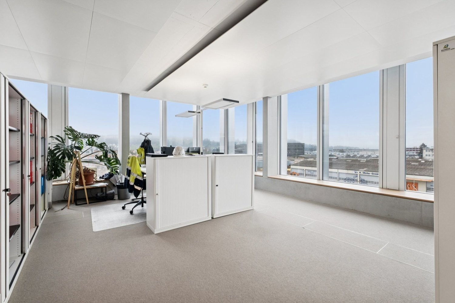 917m² office