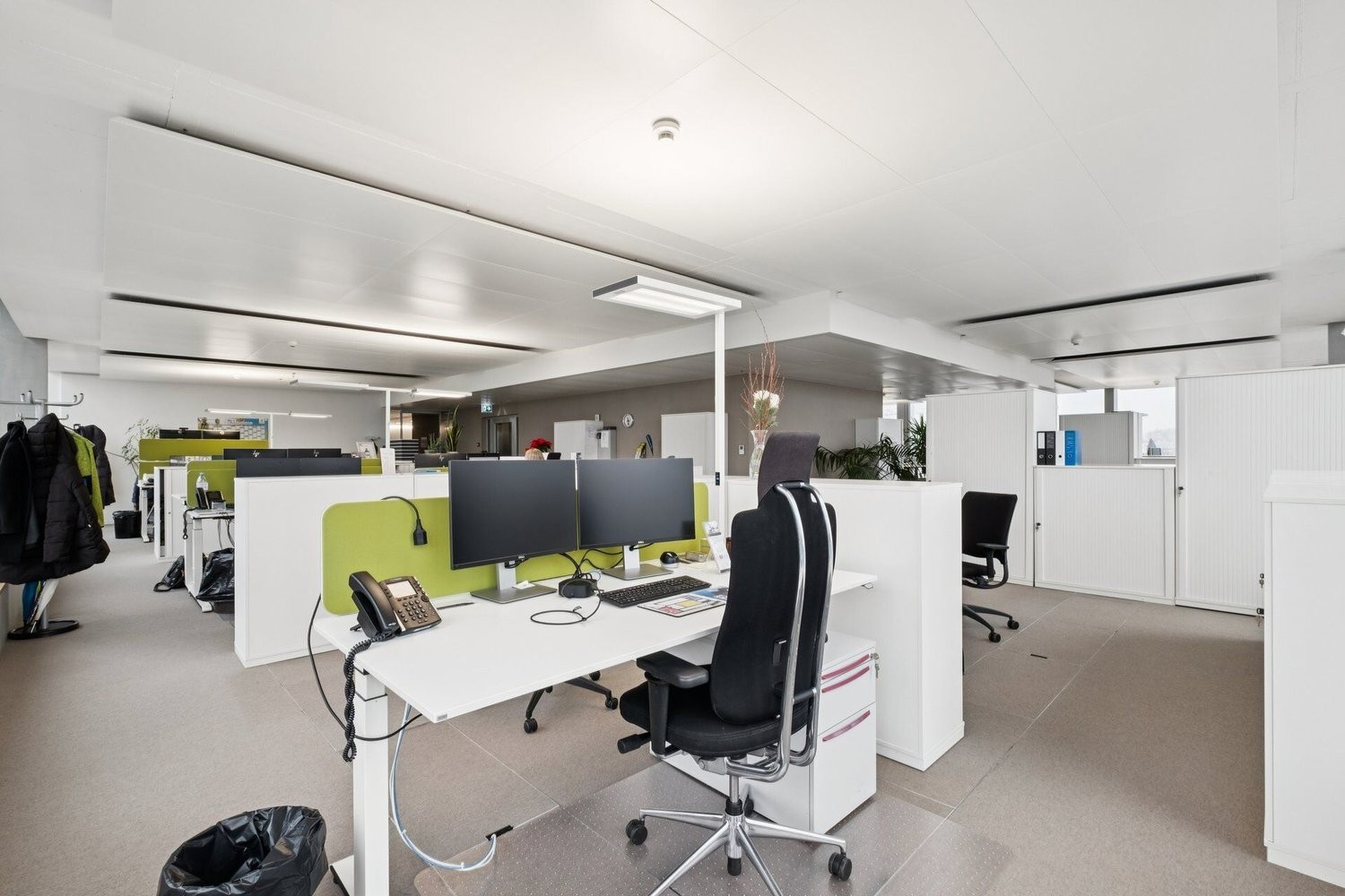 917m² office