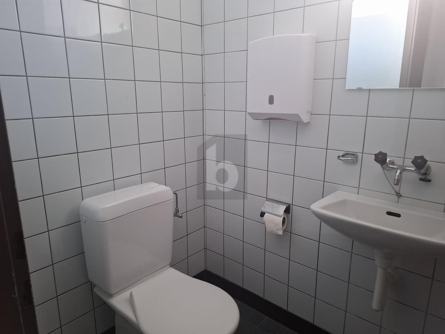 130m² office