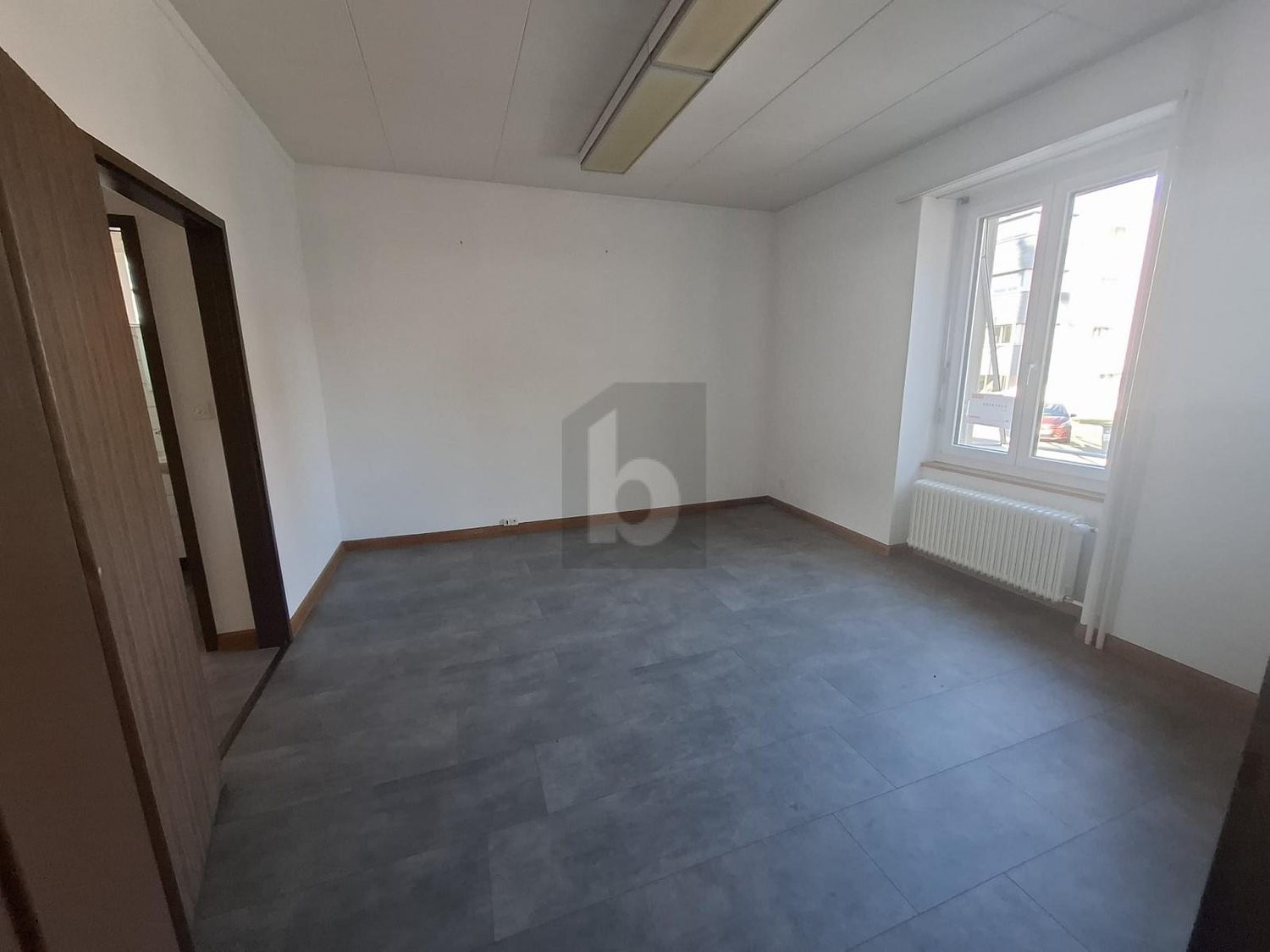 130m² office