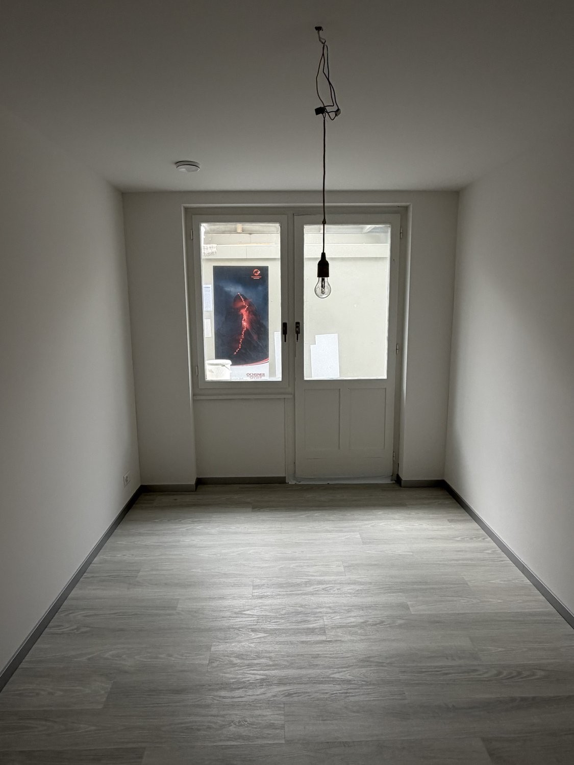 80m² office