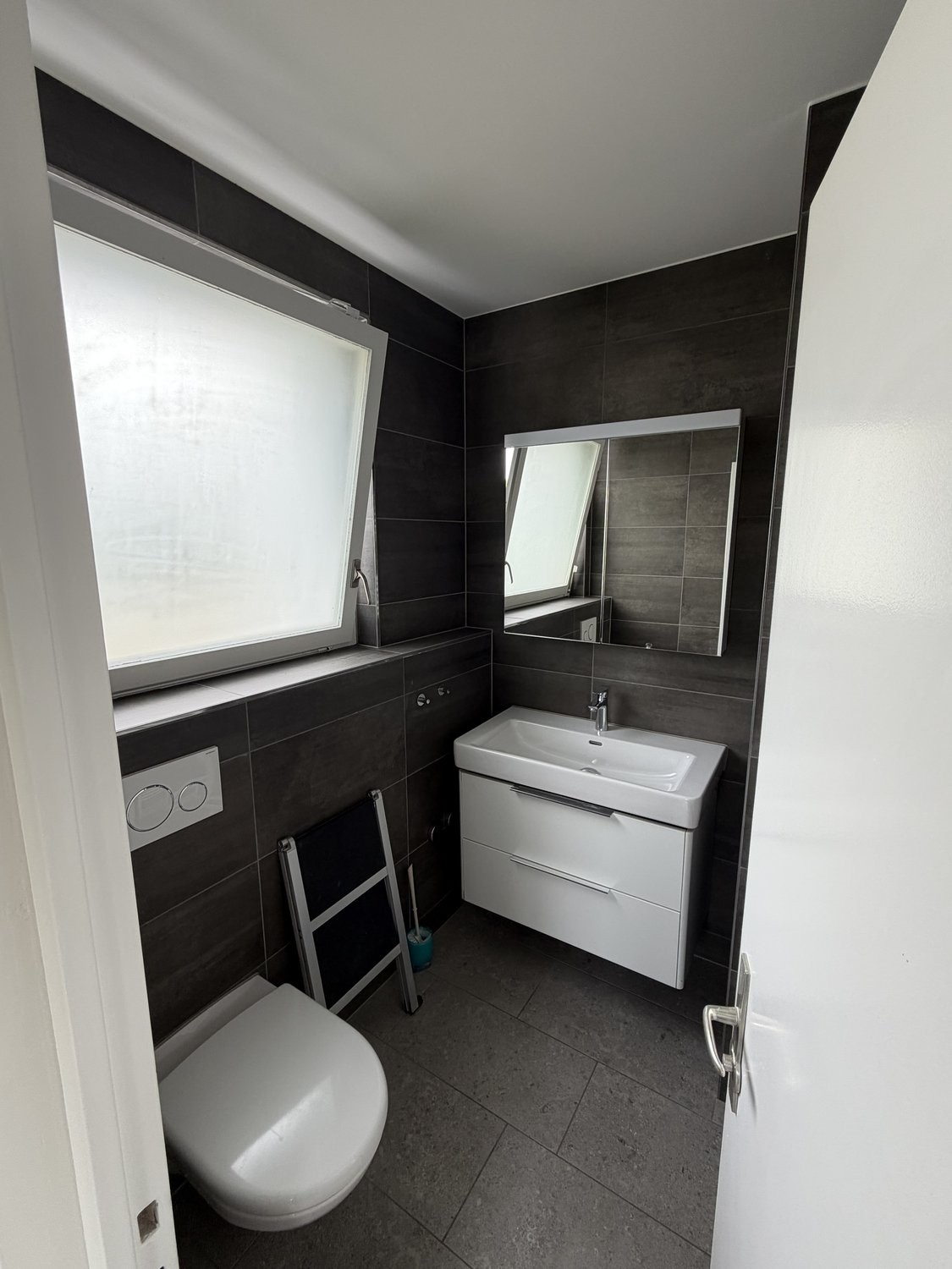 80m² office