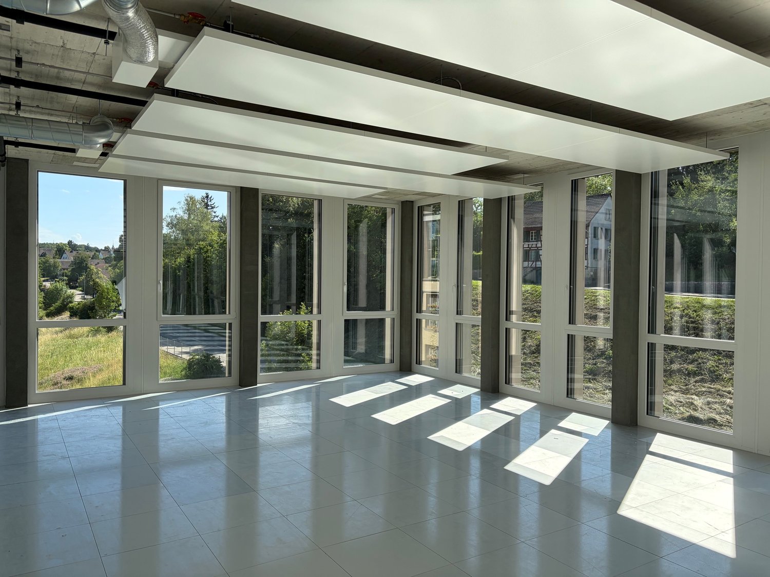 183m² office