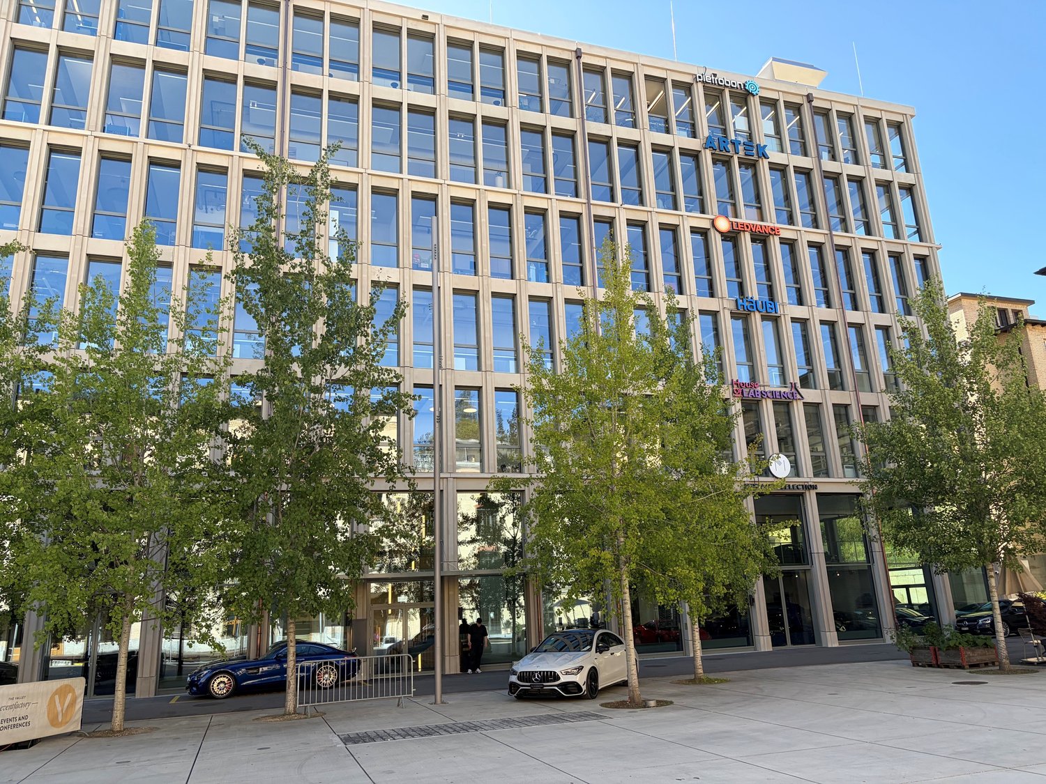 183m² office