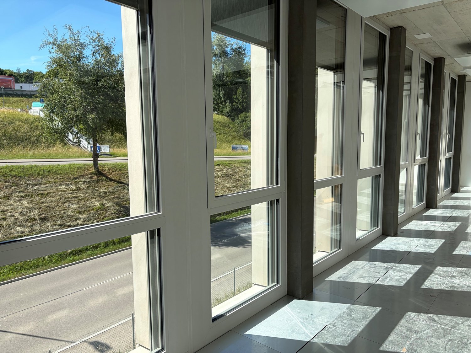 183m² office
