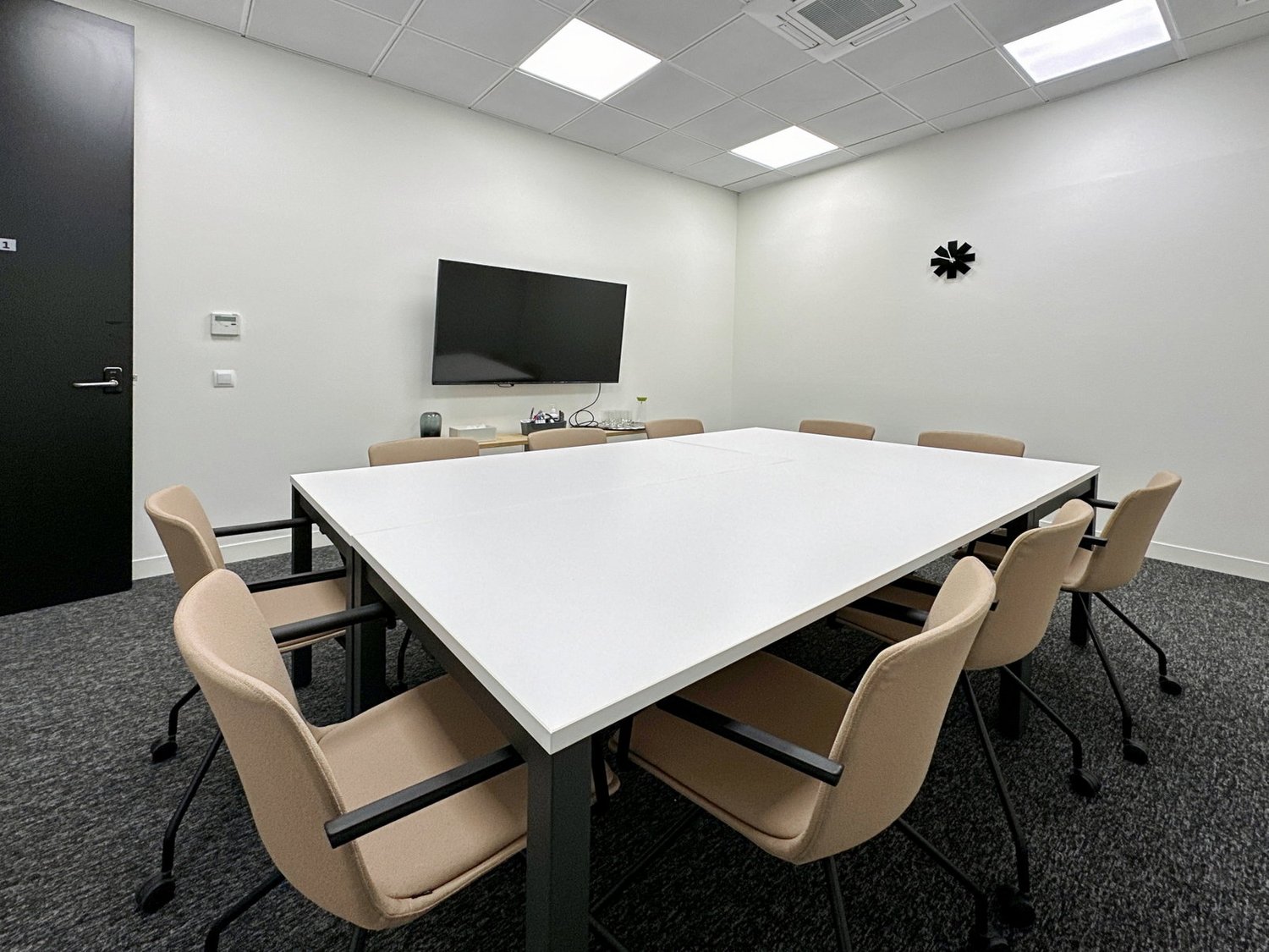 300m² office