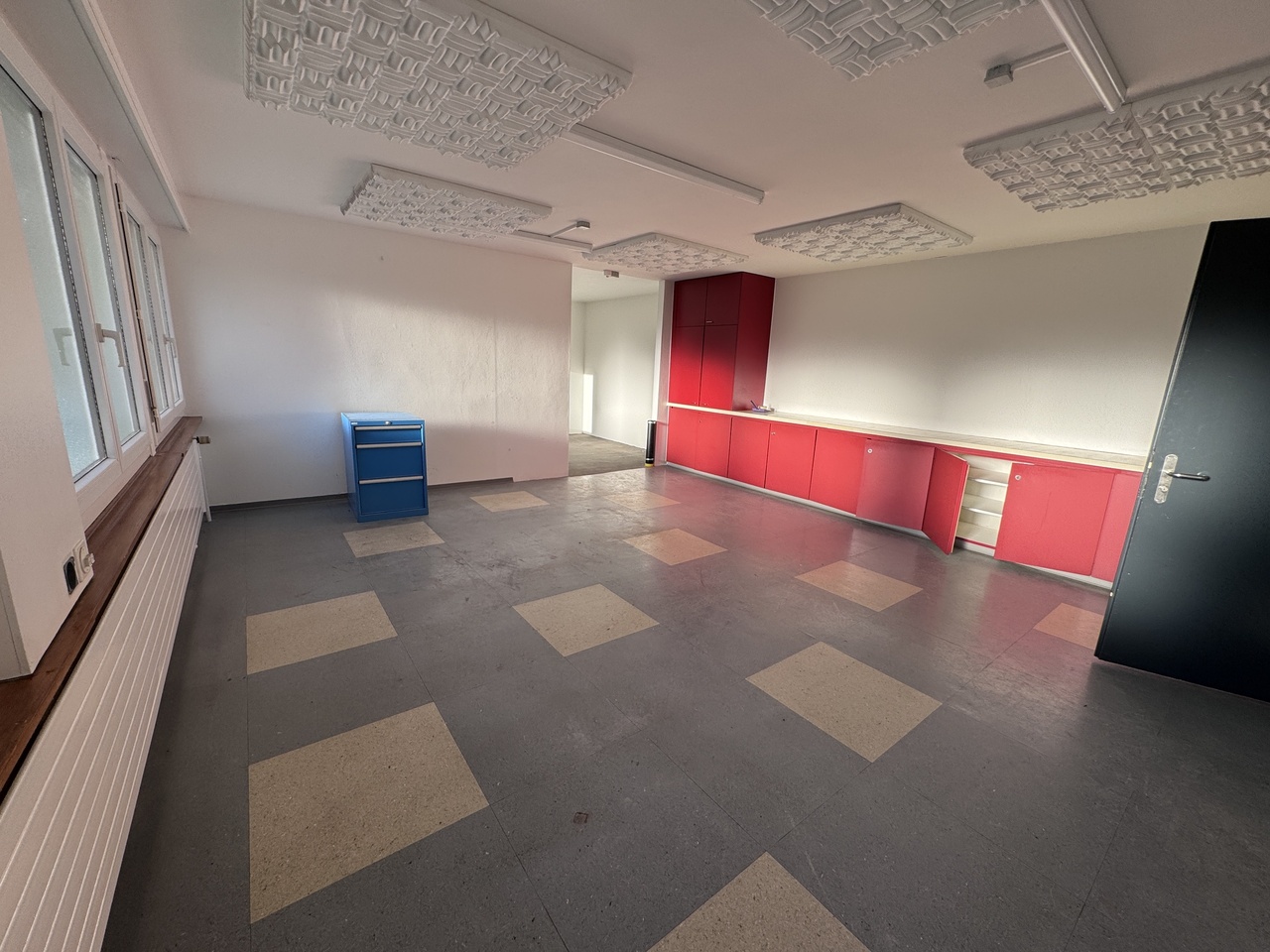 510m² office