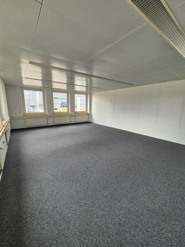 56m² office