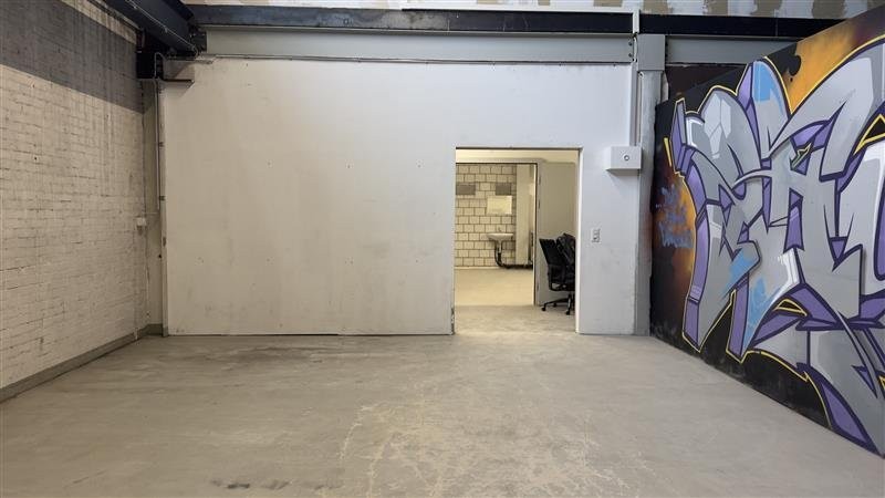 42m² storage room