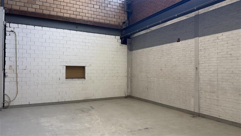 42m² storage room