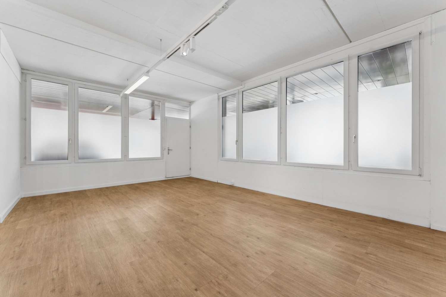 Commerce de 325m²