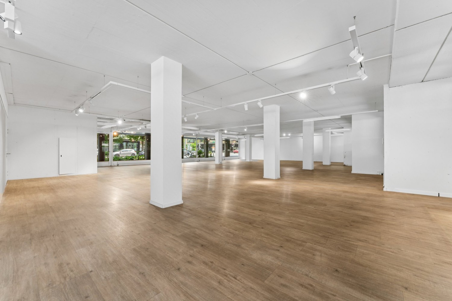Commerce de 325m²