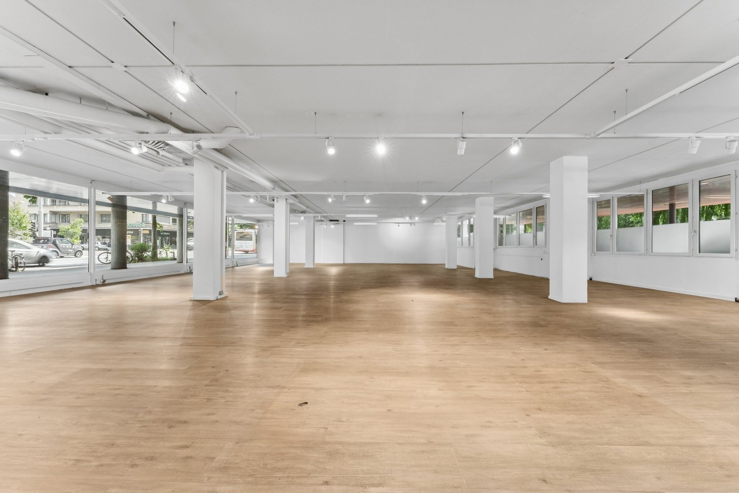 Commerce de 325m²