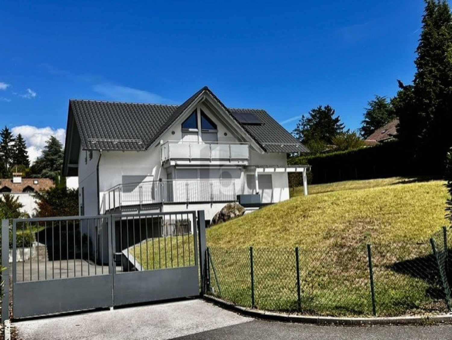 8 Zimmer Einfamilienhaus, Foto 2 von 4